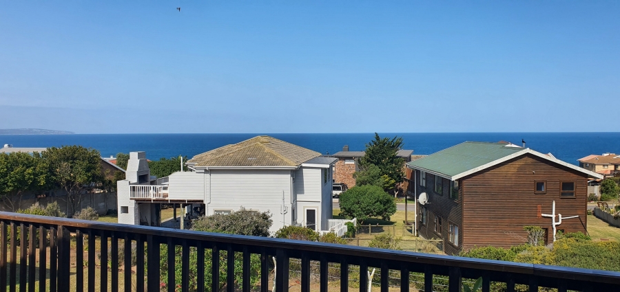 3 Bedroom Property for Sale in Boggomsbaai Western Cape